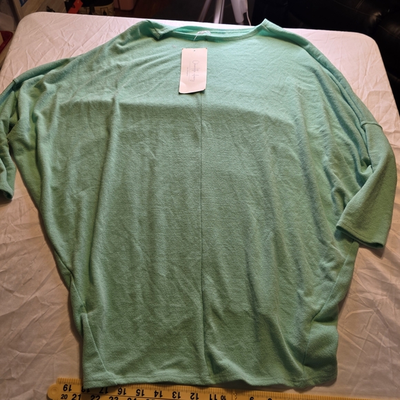 Charlotte Avery....Mint Green Oversized Top - Picture 4 of 7